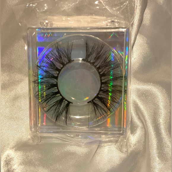 3D MINK LASHES🦋 - Picture 2 of 2